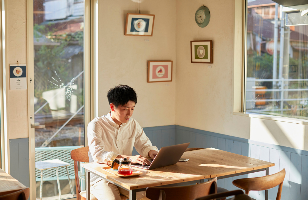 คาเฟ่มีปลั๊ก ฟรี Wifi